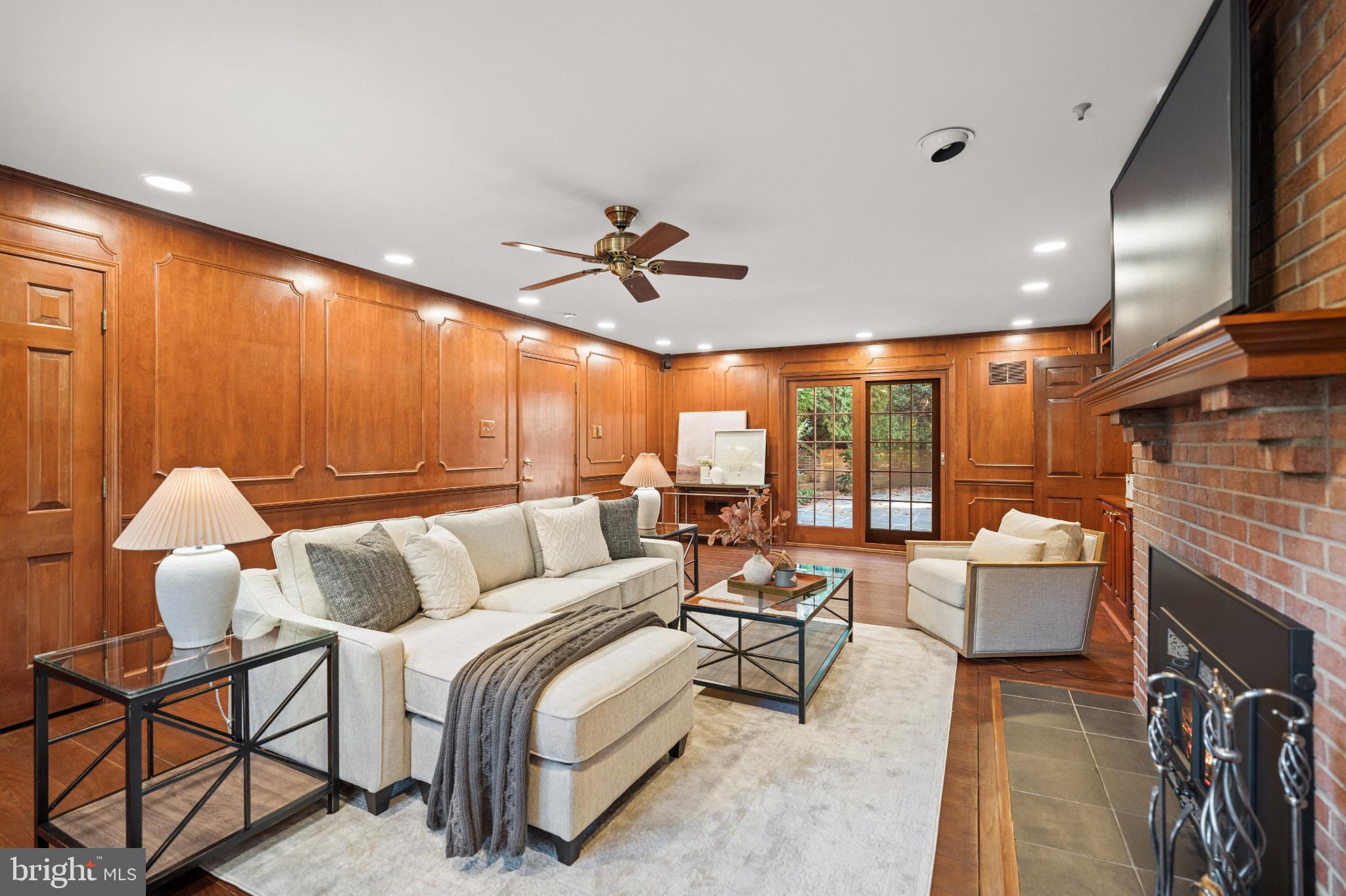 6710 Wemberly Way McLean, VA 22101 - Photo 10 of 46 Lovely family room