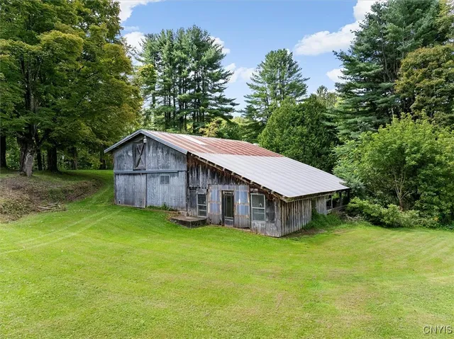$475,000 | 3143 McConnellsville Road, Vienna, NY 13308