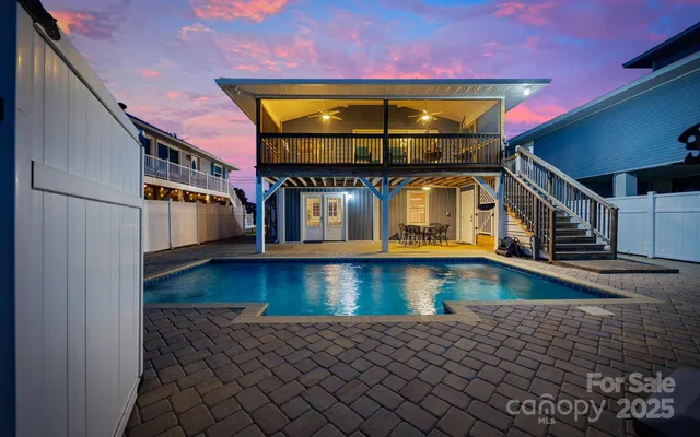 $924,900 | 307 53rd Avenue North, North Myrtle Beach, SC 29582