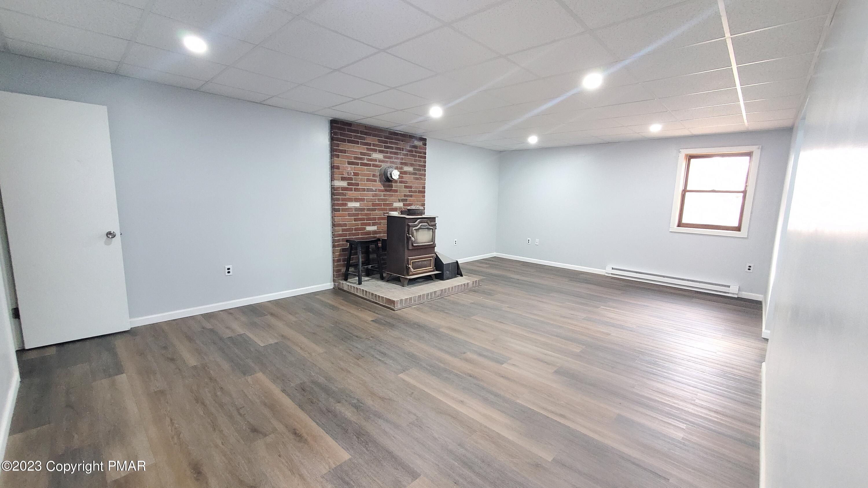 3118 Snowden Drive Bushkill, PA 18324 - Photo 10 of 27 Familyroom