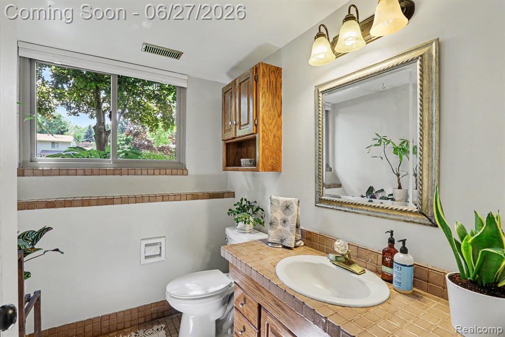 5134 Old Cove Road Clarkston, MI 48346 - Photo 12 of 27