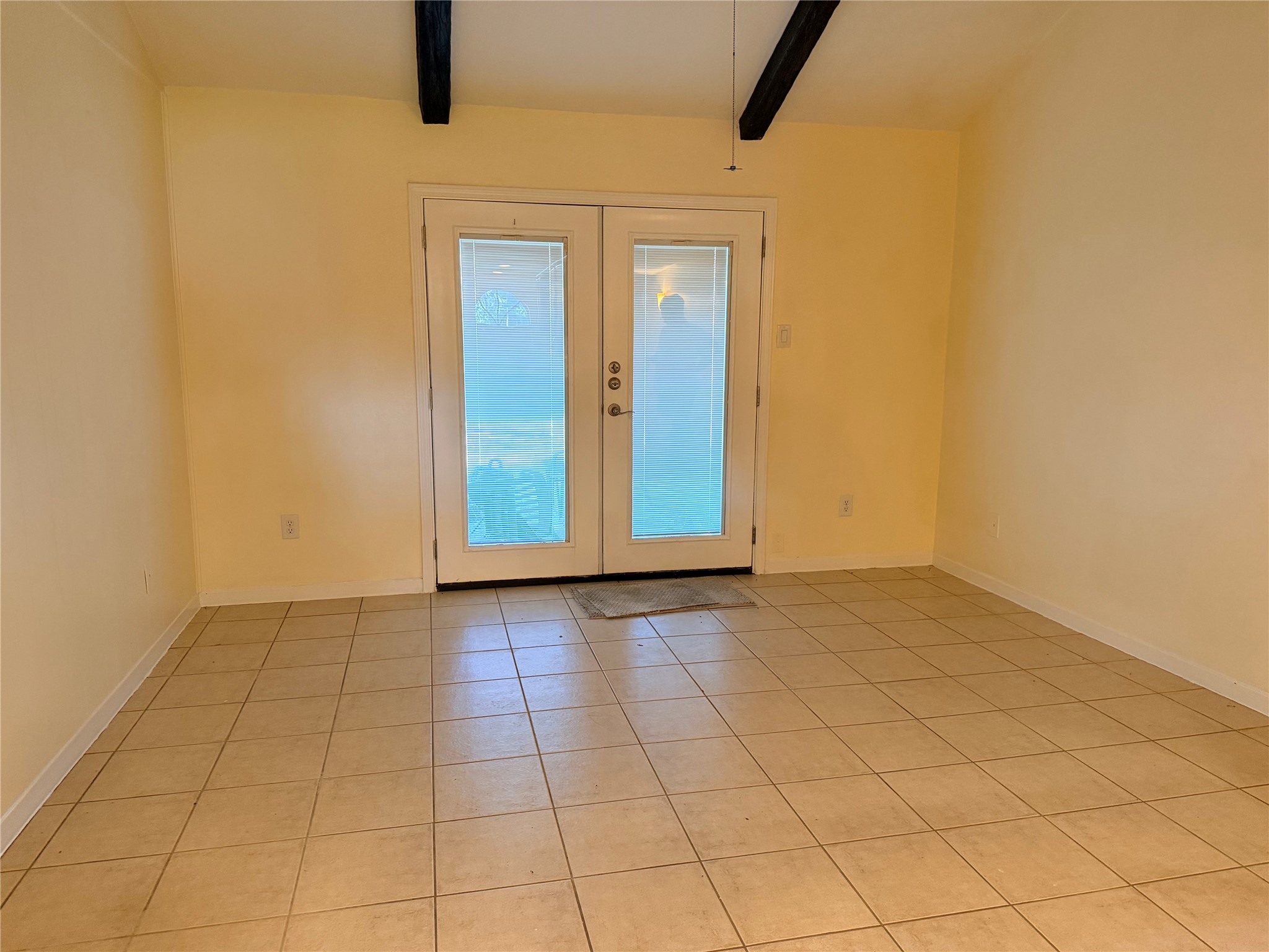 2439 Meandering Trail Houston, TX 77339 - Photo 4 of 8 a view of an empty room and window