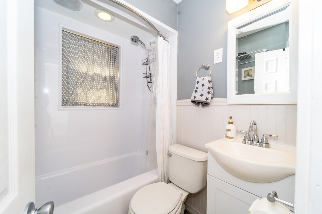 30 County Road Freetown, MA 02717 - Photo 22 of 35 a bathroom with a toilet sink and bathtub