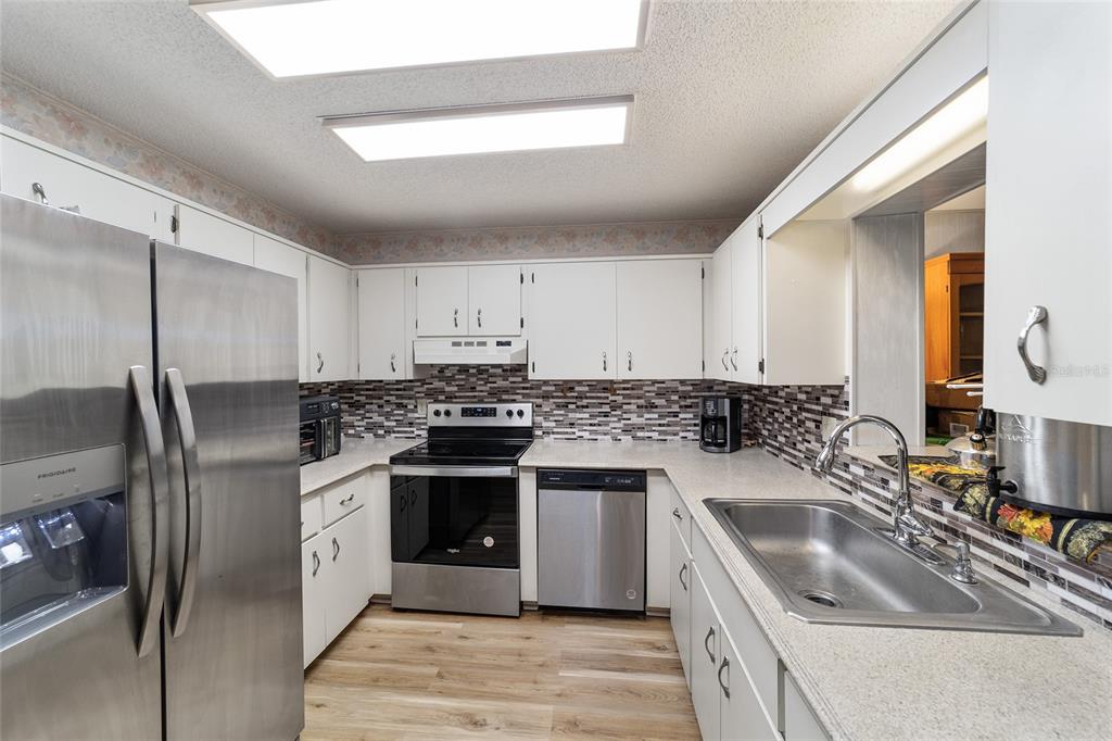 8711 Southwest 96th Lane, Unit D Ocala, FL 34481 - Photo 3 of 37