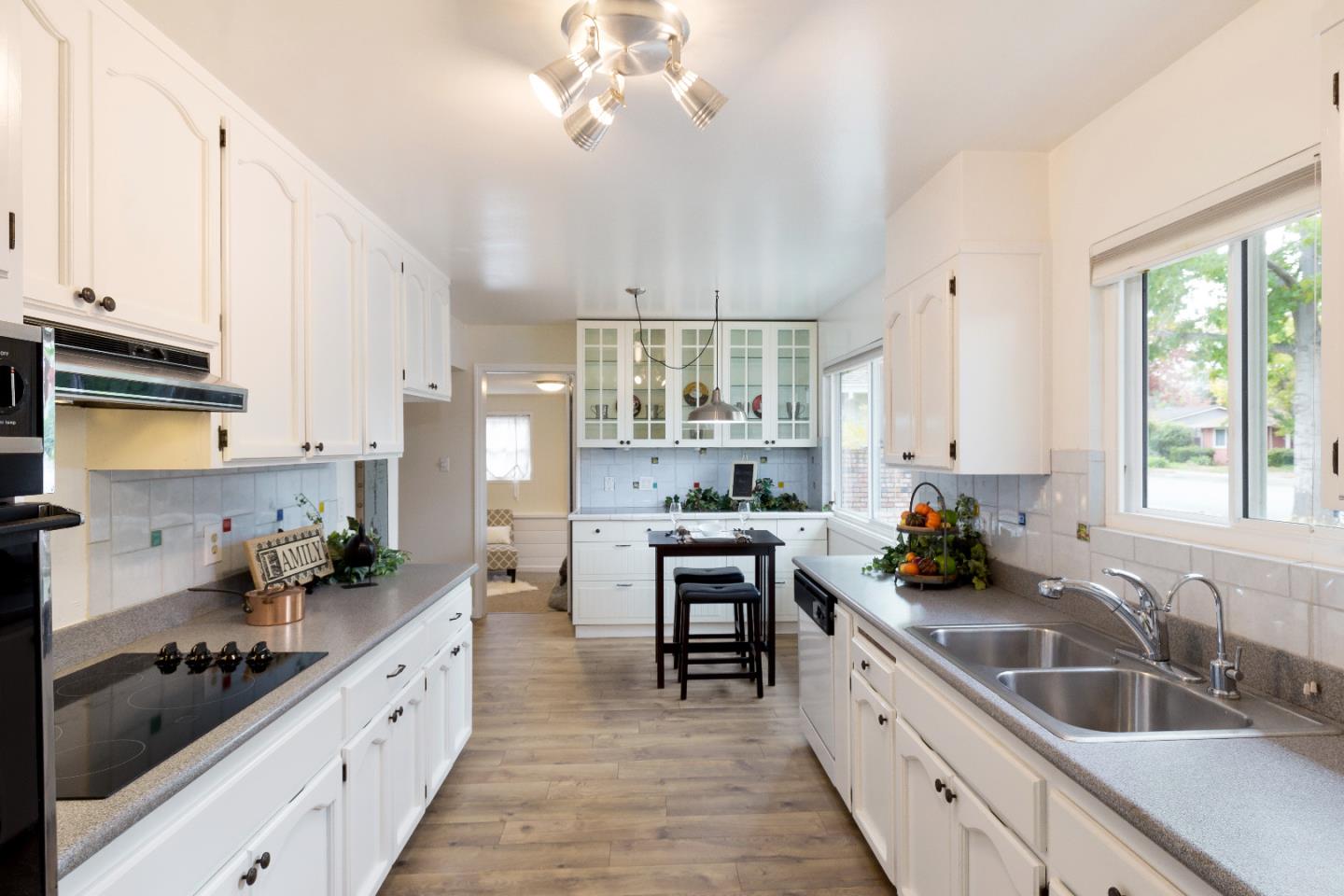 702 Lois Avenue Sunnyvale, CA 94087 - Photo 5 of 29