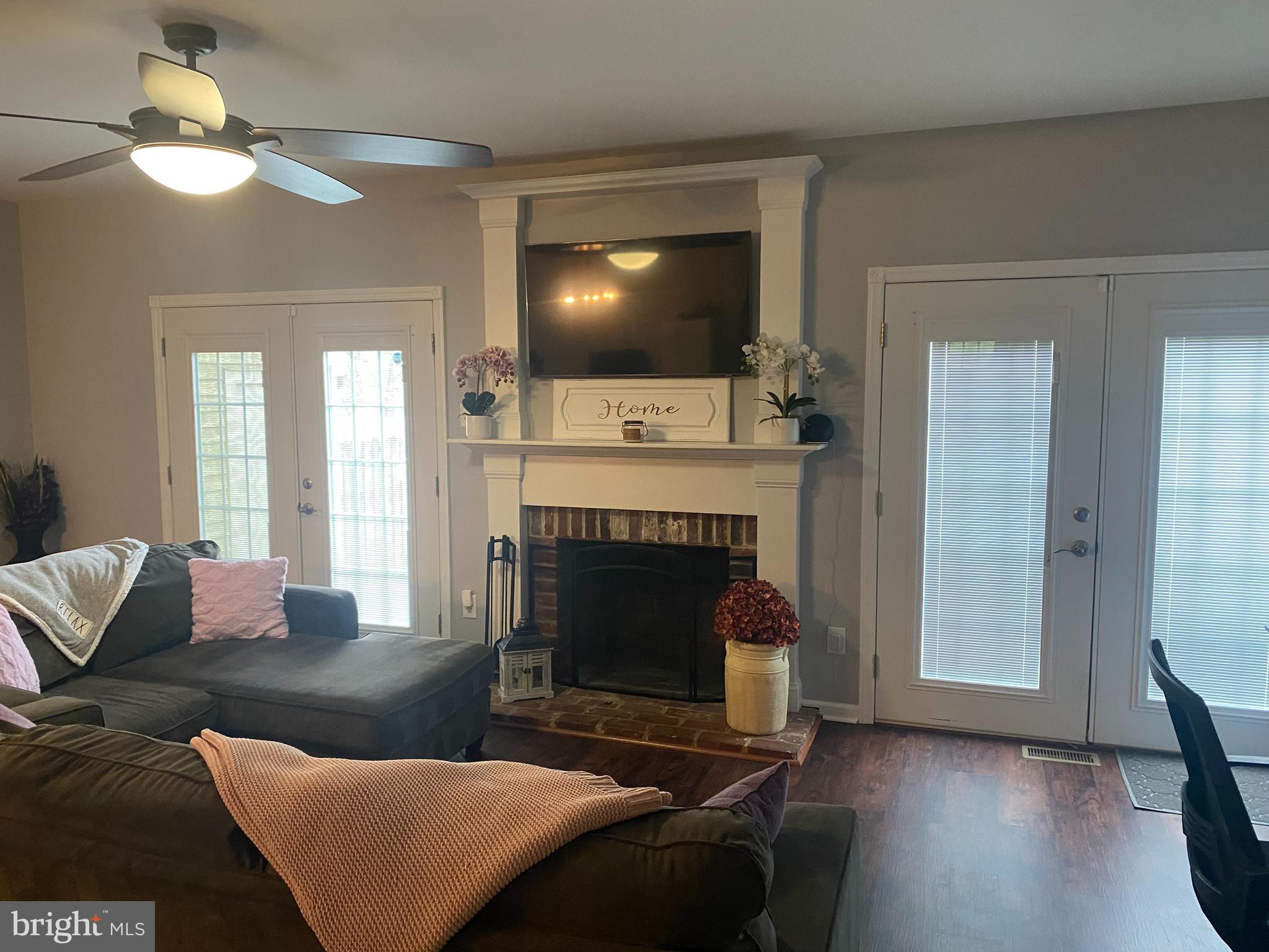 73 Farnwood Road Mount Laurel, NJ 08054 - Photo 11 of 28 Living Room