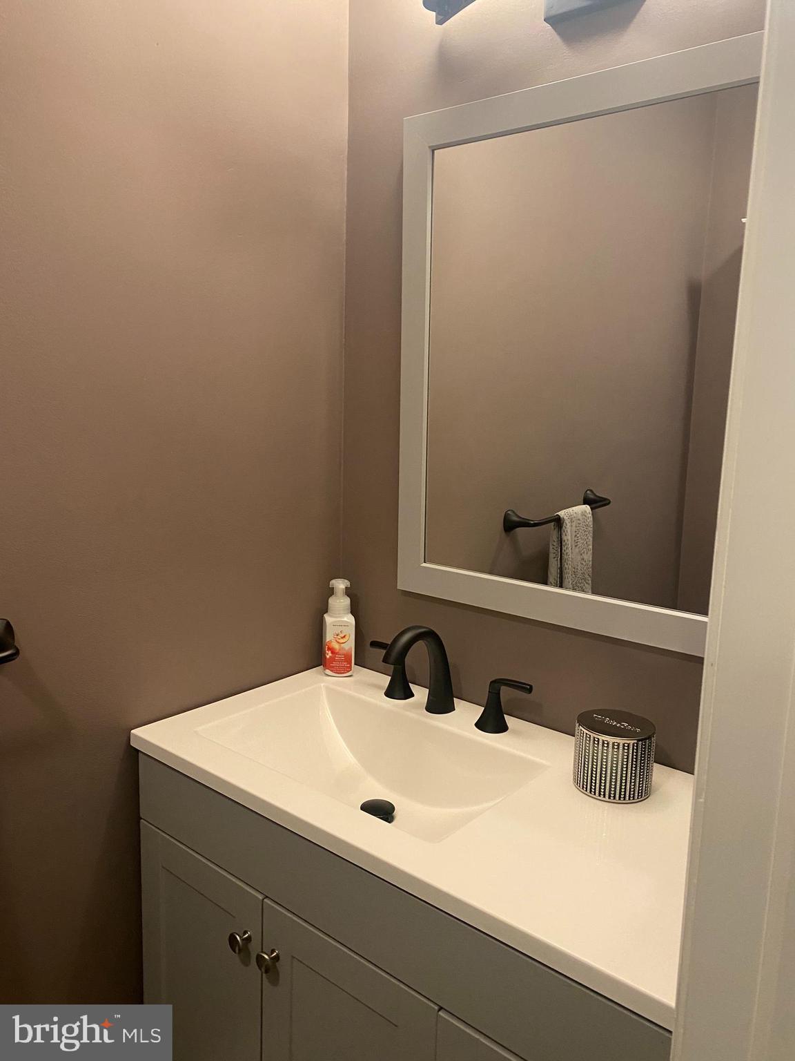 73 Farnwood Road Mount Laurel, NJ 08054 - Photo 16 of 28 1/2 bath on main floor