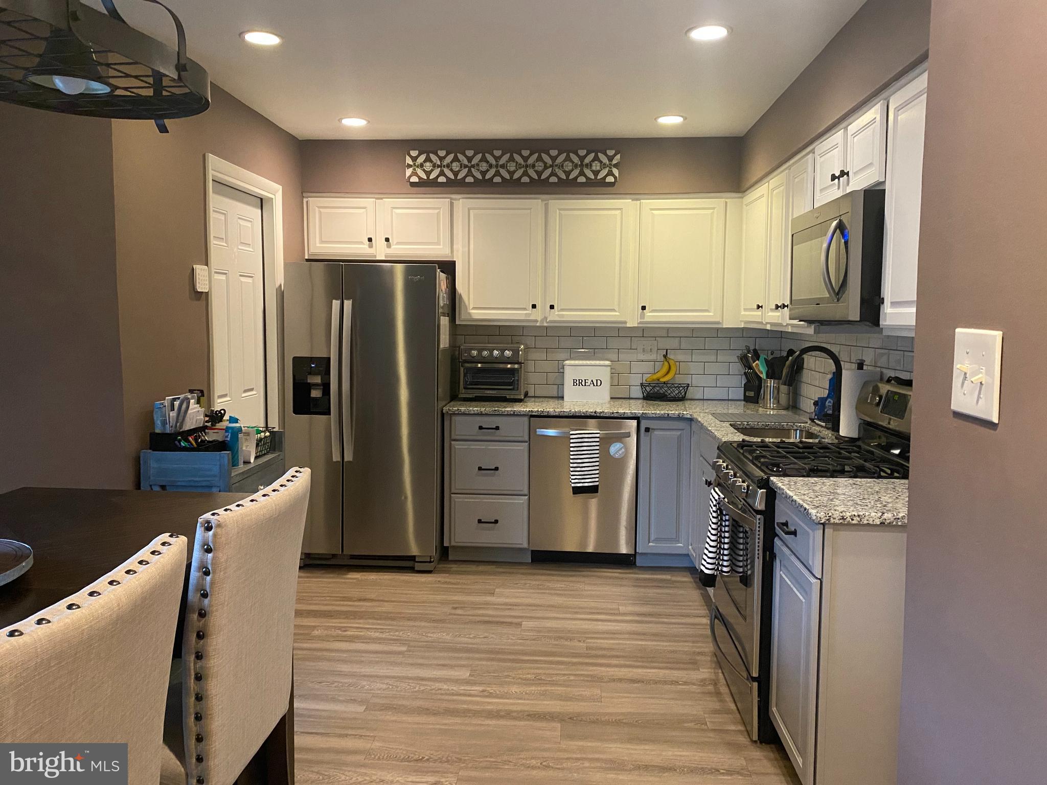 73 Farnwood Road Mount Laurel, NJ 08054 - Photo 5 of 28 Kitchen from main entry