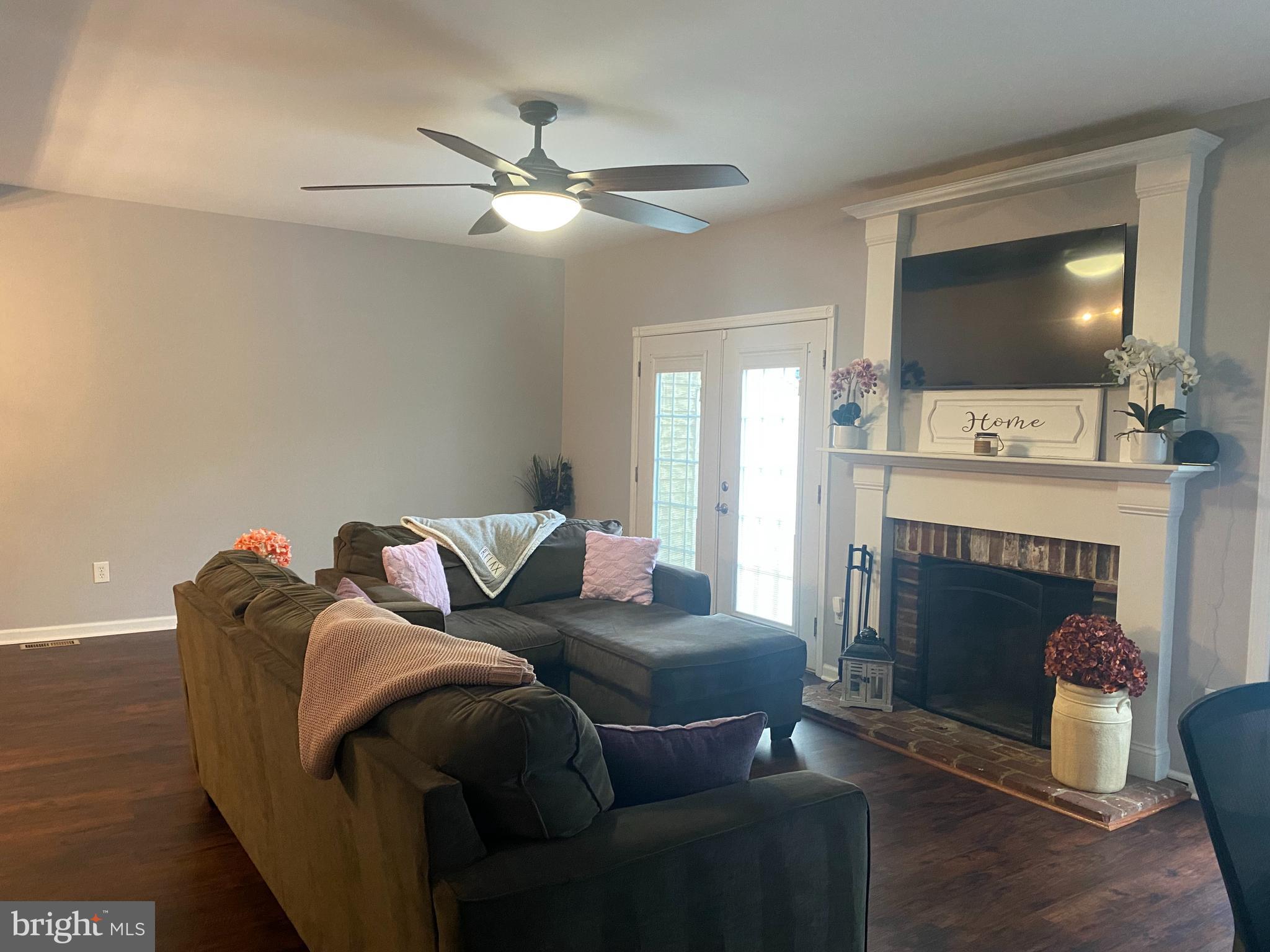 73 Farnwood Road Mount Laurel, NJ 08054 - Photo 10 of 28 Living Room
