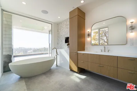 $15,995,000 | 15920 Alcima Avenue, Pacific Palisades, CA 90272