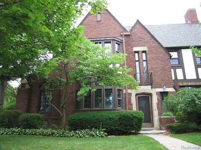 592 Cadieux