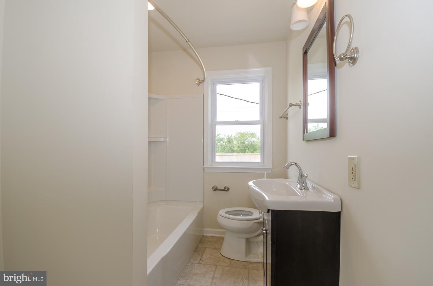 324 Old Riverside Road Baltimore, MD 21225 - Photo 11 of 17 Bath