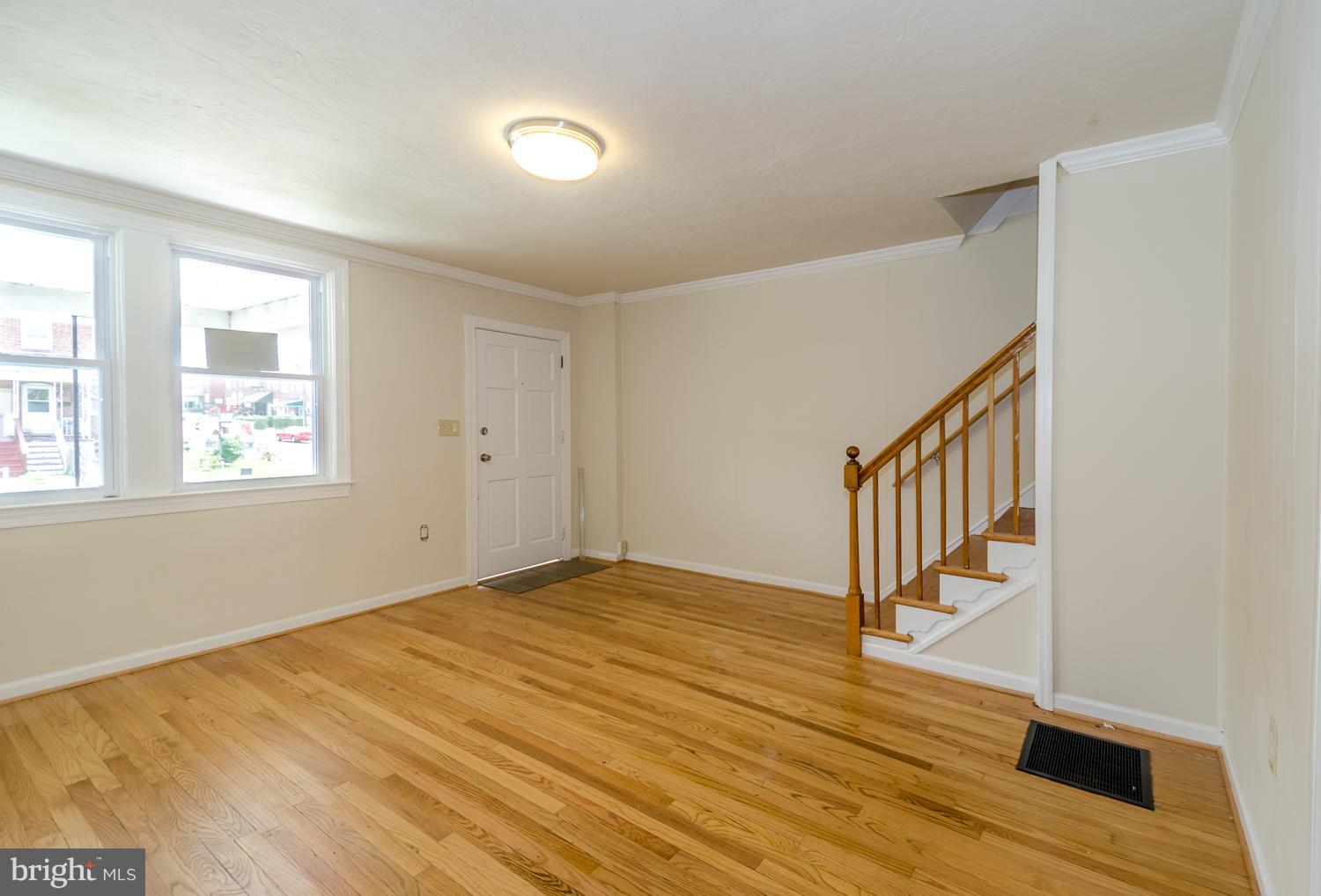 324 Old Riverside Road Baltimore, MD 21225 - Photo 6 of 17 Dining Room