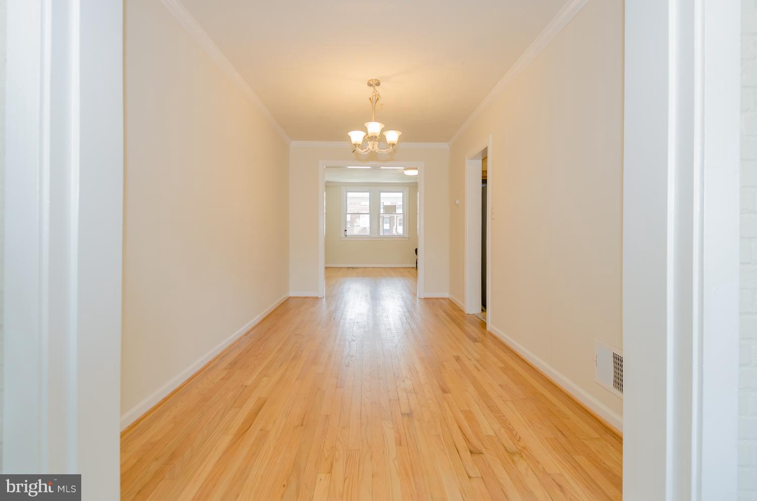 324 Old Riverside Road Baltimore, MD 21225 - Photo 7 of 17 Beautiful, with lots of natural light!