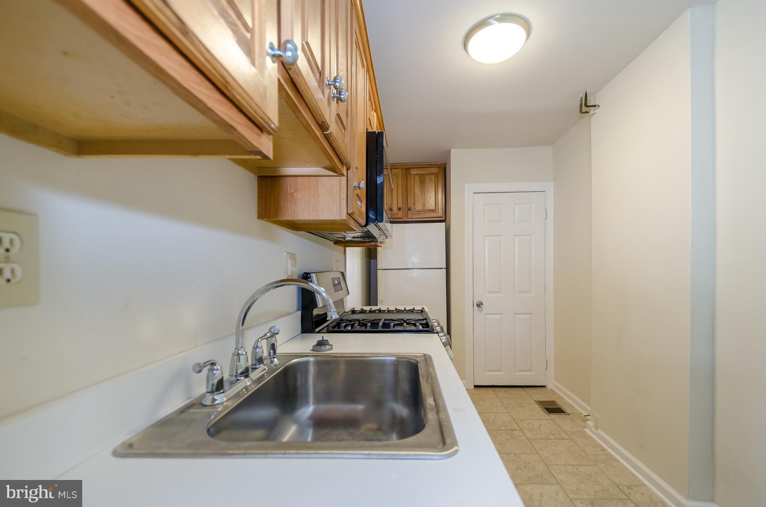 324 Old Riverside Road Baltimore, MD 21225 - Photo 8 of 17 Kitchen