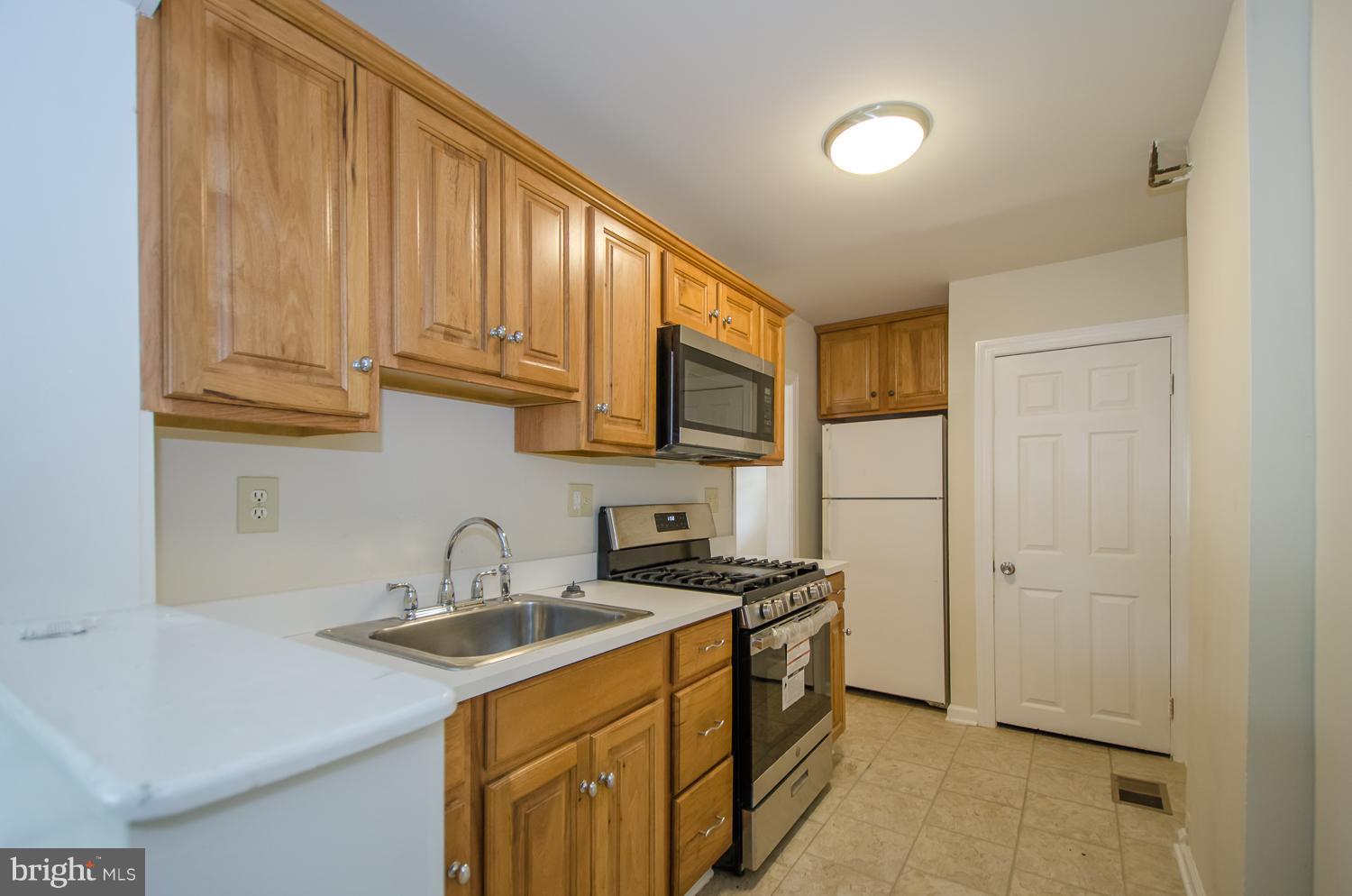 324 Old Riverside Road Baltimore, MD 21225 - Photo 9 of 17 Kitchen
