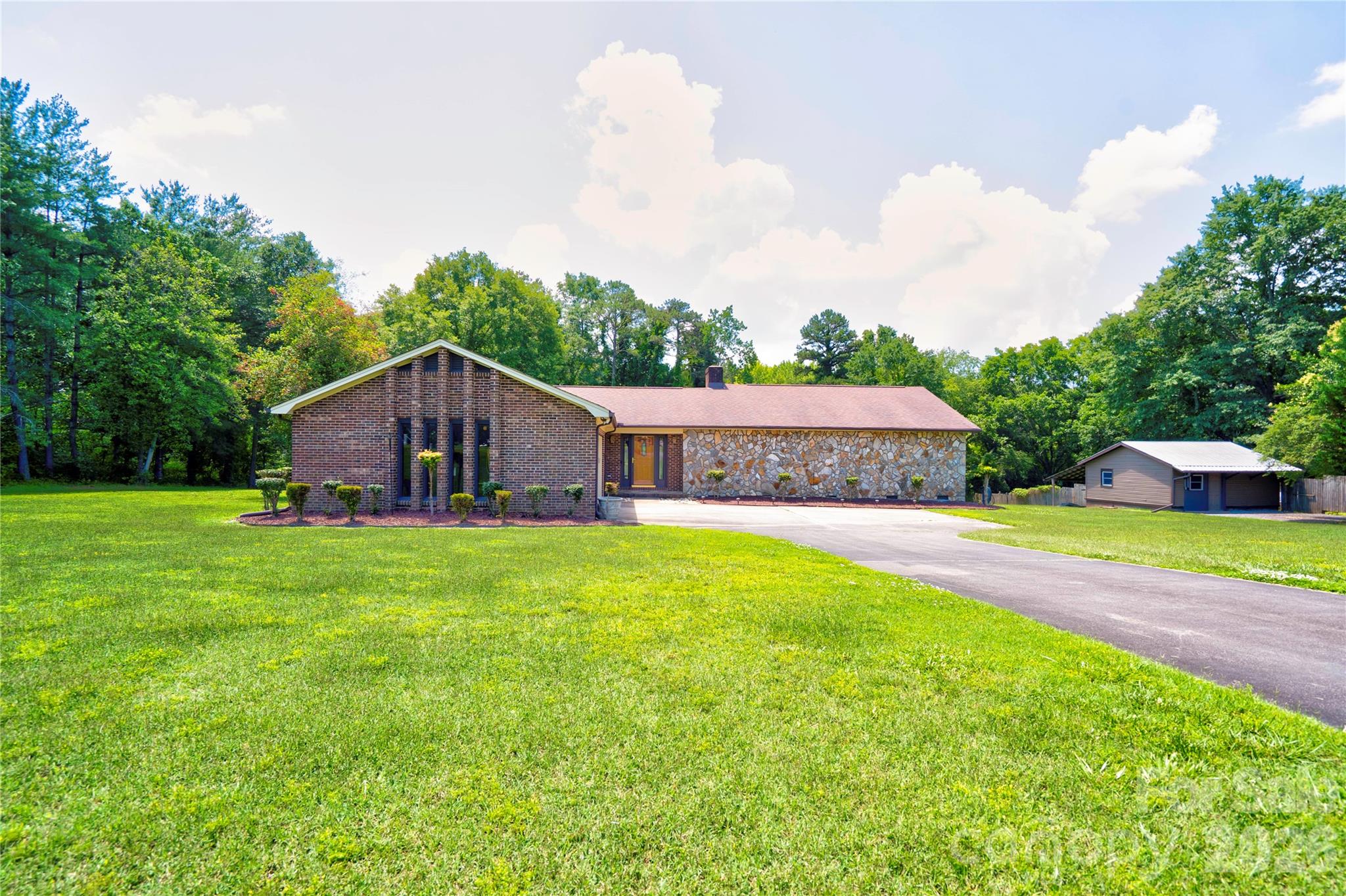 246 Putnam Lake Road Kings Mountain, NC 28086 - Photo 1 of 48