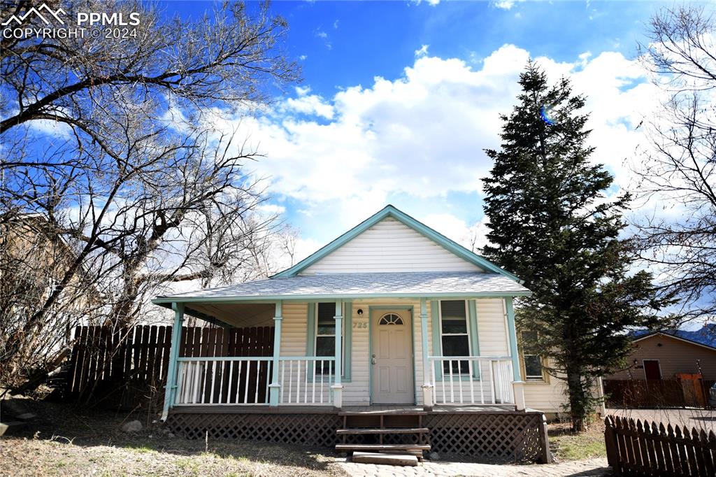 725-727 East Cucharras St  