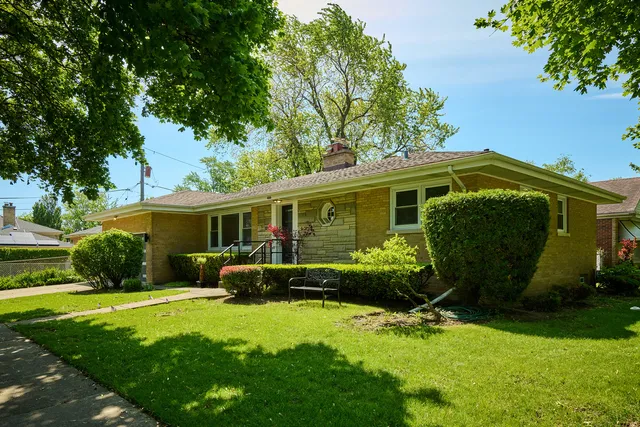 $865,900 | 4555 Cleveland Street, Skokie, IL 60076