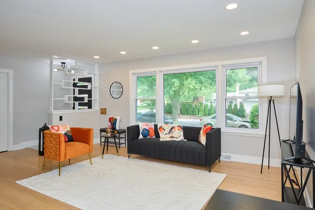 $865,900 | 4555 Cleveland Street, Skokie, IL 60076