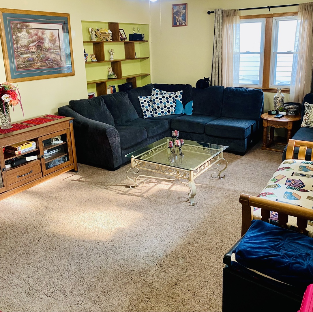 925 North Main Street Rochelle, IL 61068 - Photo 3 of 22 a living room with furniture and a window