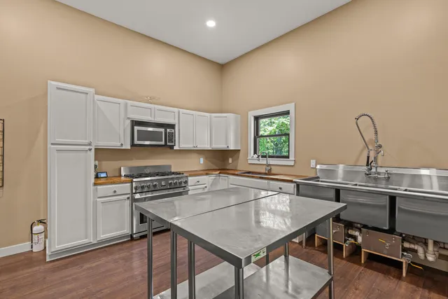 $1,799,999 | 10 Lewis Road, Kittery, ME 03904