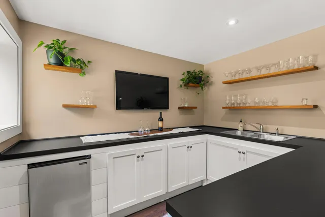 $1,799,999 | 10 Lewis Road, Kittery, ME 03904