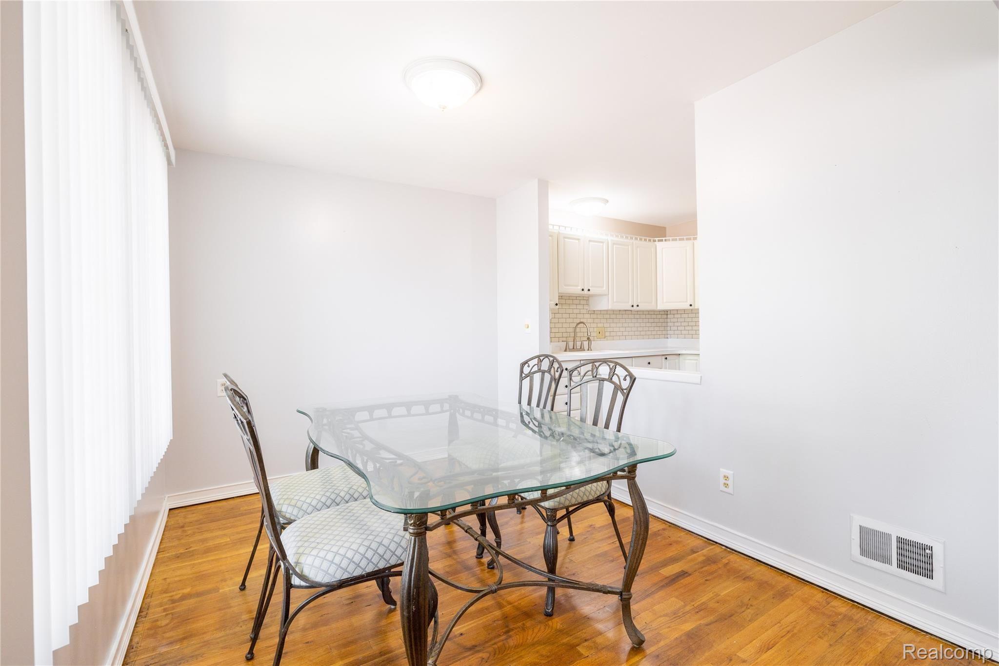 29570 Hoover Road Warren, MI 48093 - Photo 7 of 16 29570 Hoover Rd, Warren (7 of 16).jpg