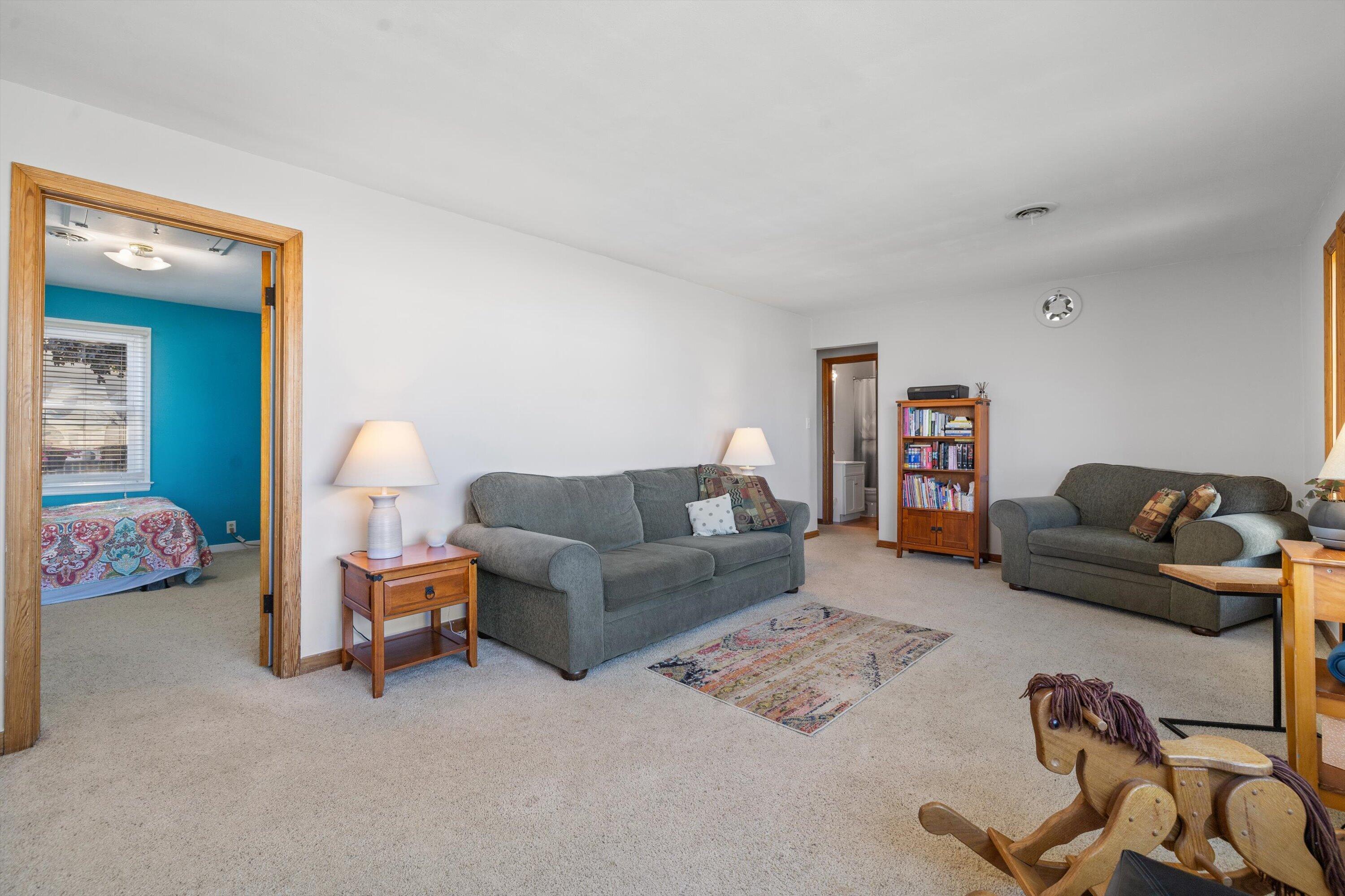 2109 Monroe Avenue Racine, WI 53405 - Photo 5 of 30 Living room