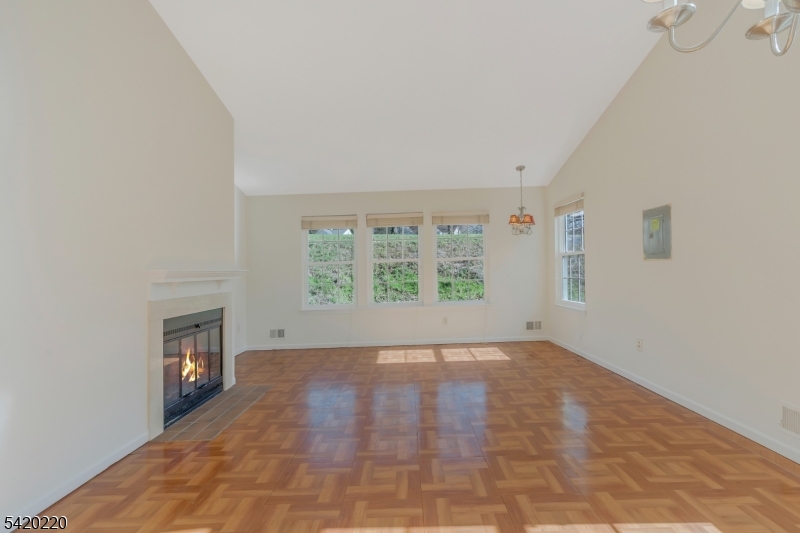 412 Cardinal Lane Bedminster, NJ 07921 - Photo 11 of 33