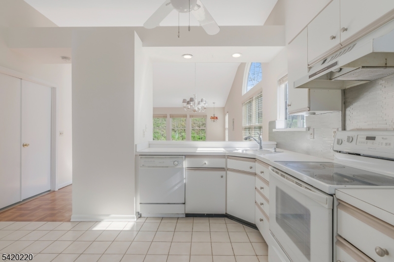 412 Cardinal Lane Bedminster, NJ 07921 - Photo 17 of 33