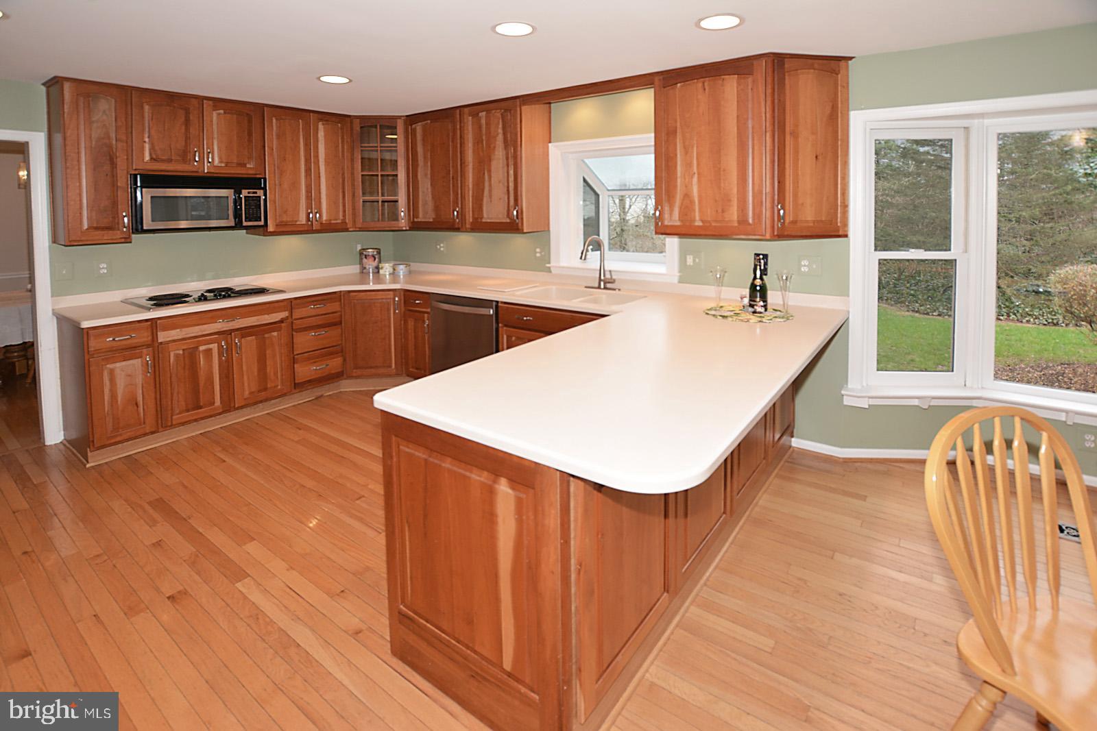 6113 Eagle Landing Road Burke, VA 22015 - Photo 10 of 41 42" cherry cabinets/lower cabs w/pull-out drawers