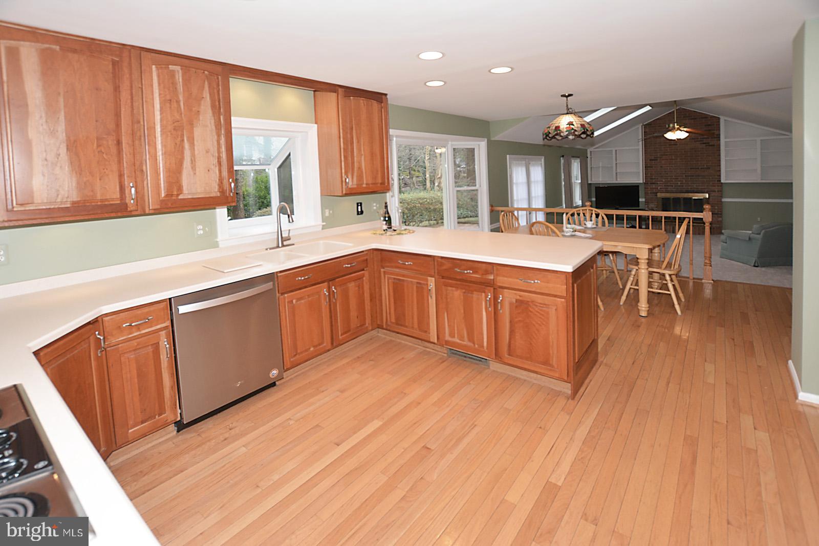 6113 Eagle Landing Road Burke, VA 22015 - Photo 13 of 41 Kitchen cabs w/lazy susan & addt'l hidden storage
