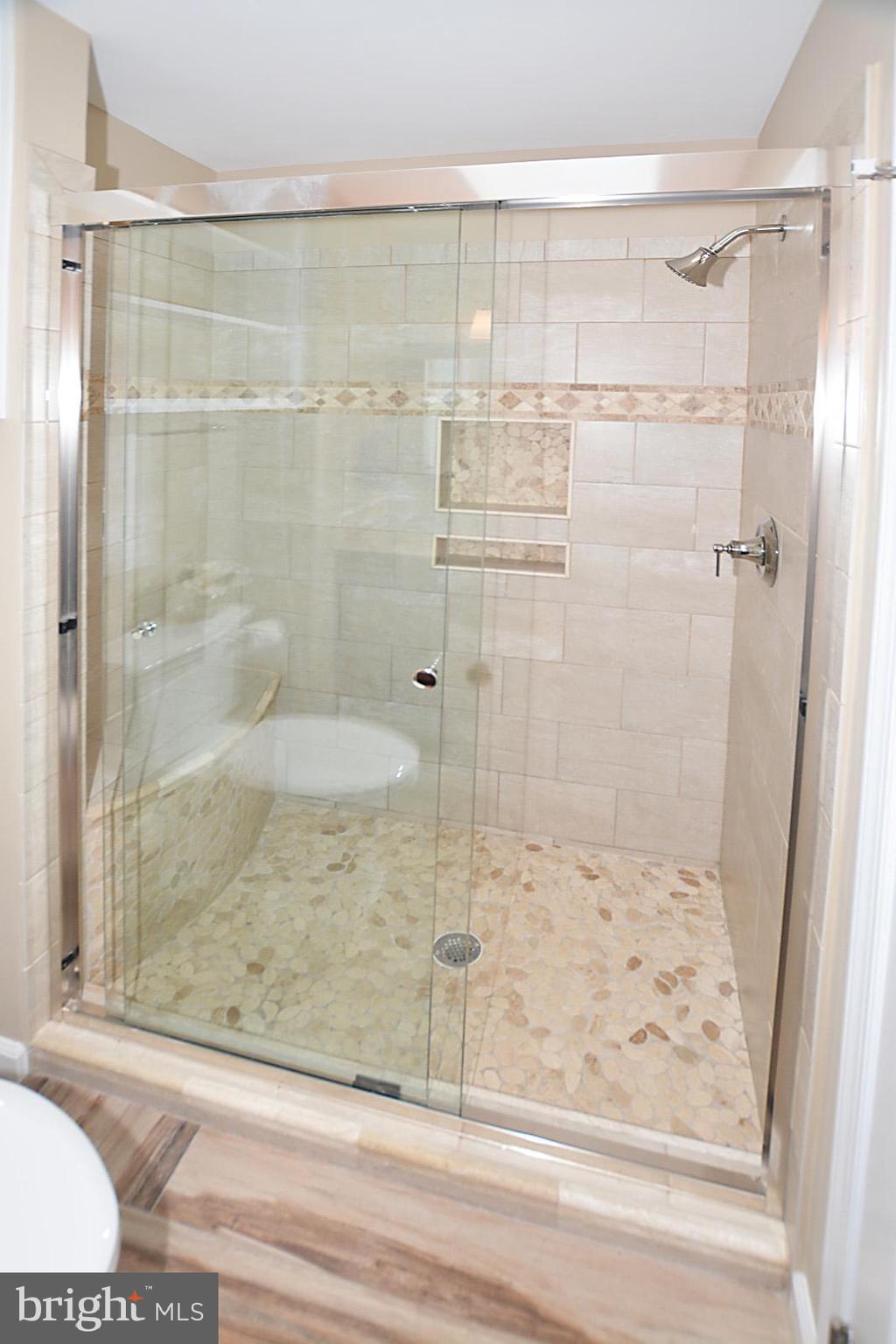 6113 Eagle Landing Road Burke, VA 22015 - Photo 25 of 41 Designer tile and stone shower w/bench/boxes.