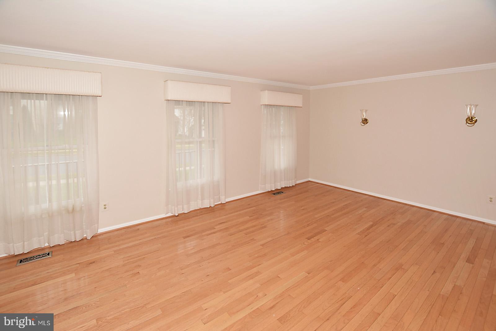 6113 Eagle Landing Road Burke, VA 22015 - Photo 3 of 41 A 19 x 13 LR has Crown Molding &wide entry to DR.