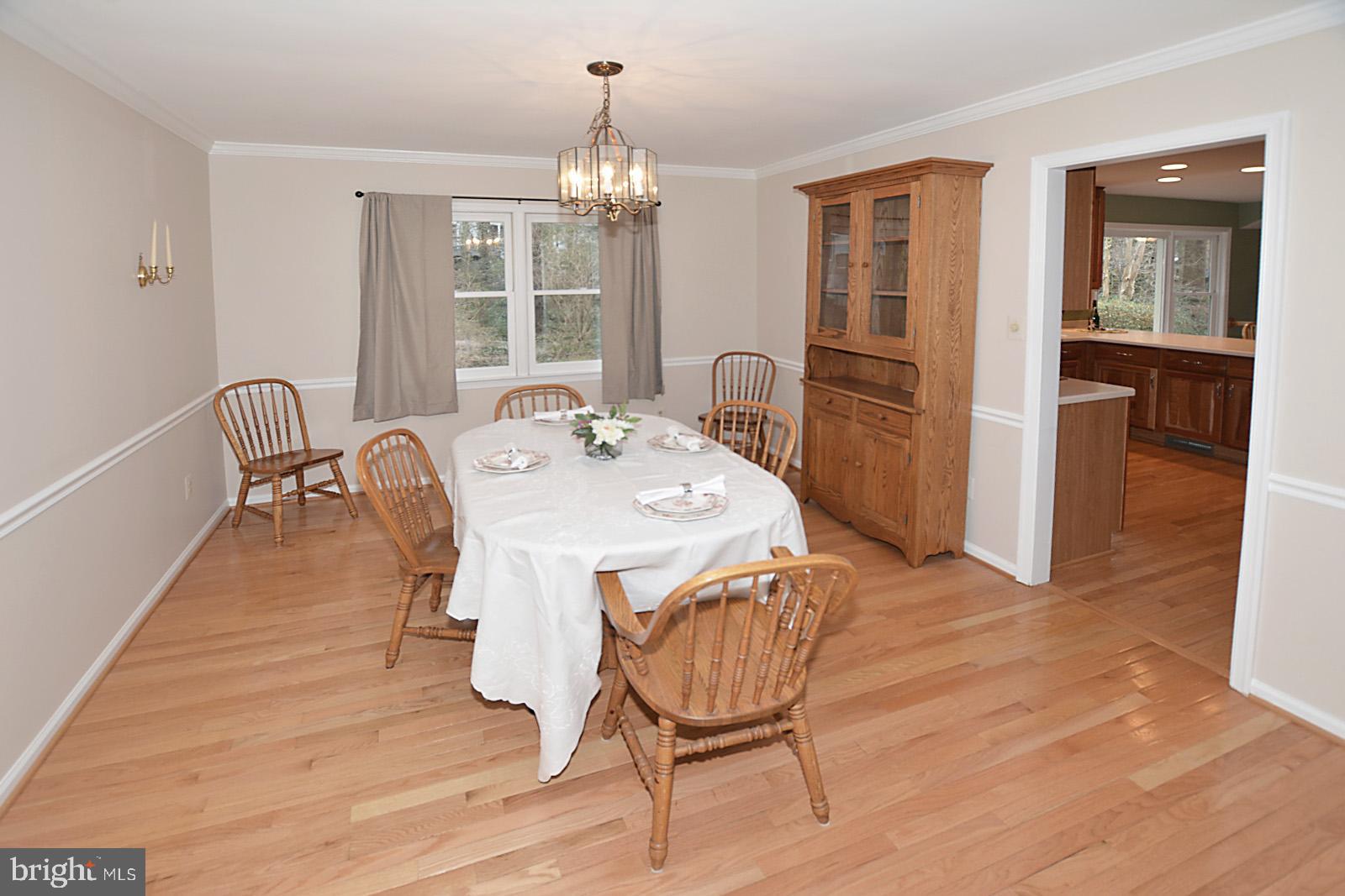 6113 Eagle Landing Road Burke, VA 22015 - Photo 5 of 41 A 13 x 11 DR w/double window and hardwoods.