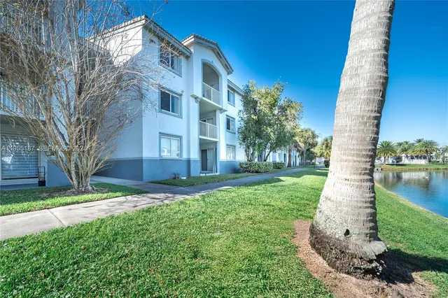 $2,480 | 2640 South University Drive, Unit 220, Davie, FL 33328