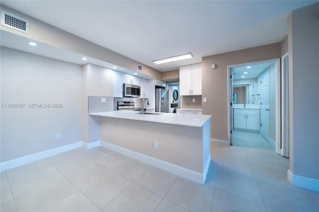 $2,480 | 2640 South University Drive, Unit 220, Davie, FL 33328