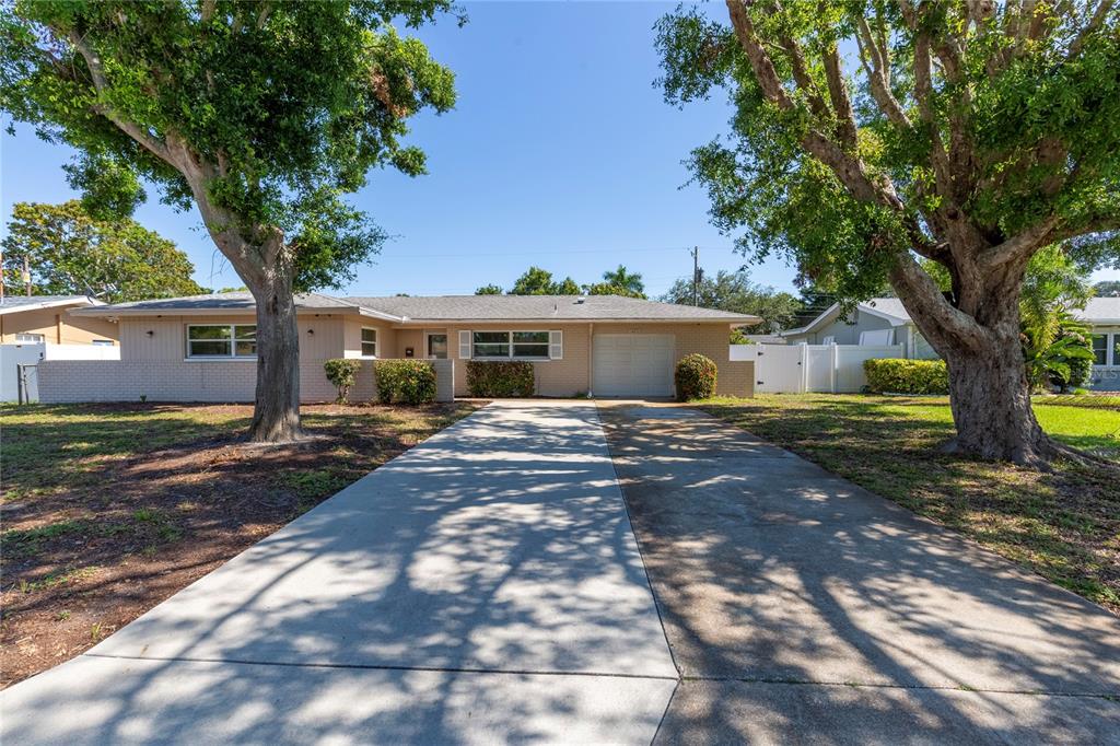 1400 63rd Avenue South St. Petersburg, FL 33705 - Photo 1 of 40