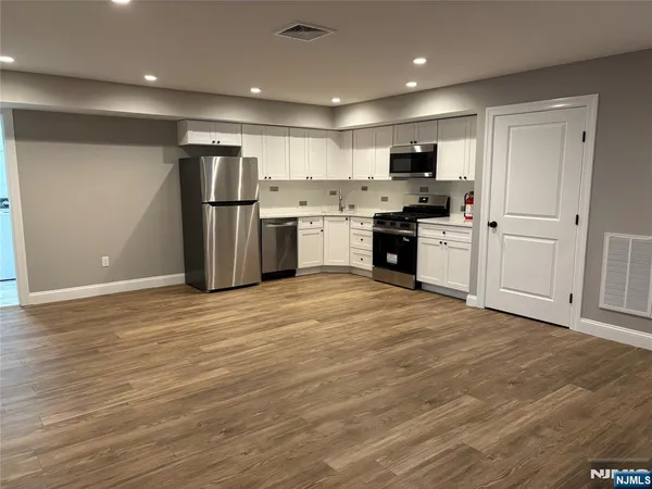 $2,500 | 100 Charlton Avenue, Lodi, NJ 07644