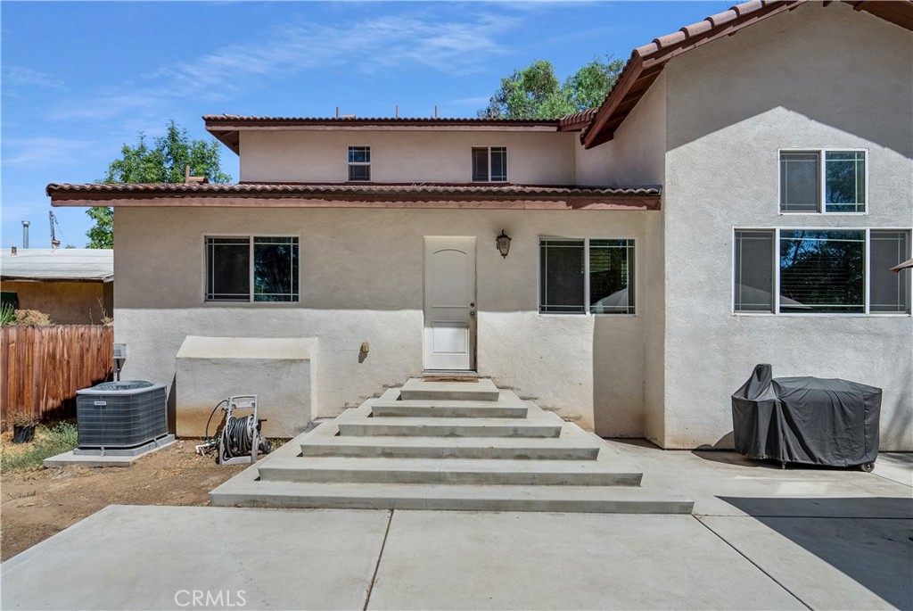 6800 Arlington Avenue Riverside, CA 92504 - Photo 21 of 25 a front view of a house with garage