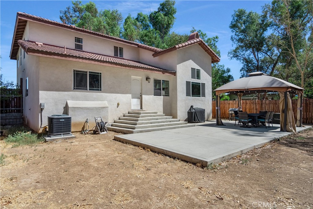 6800 Arlington Avenue Riverside, CA 92504 - Photo 22 of 25 a view of a house with backyard and sitting area