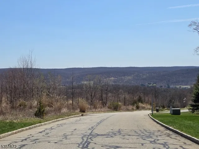 $199,000 | 8 Triple Crown Drive, Sparta, NJ 07871