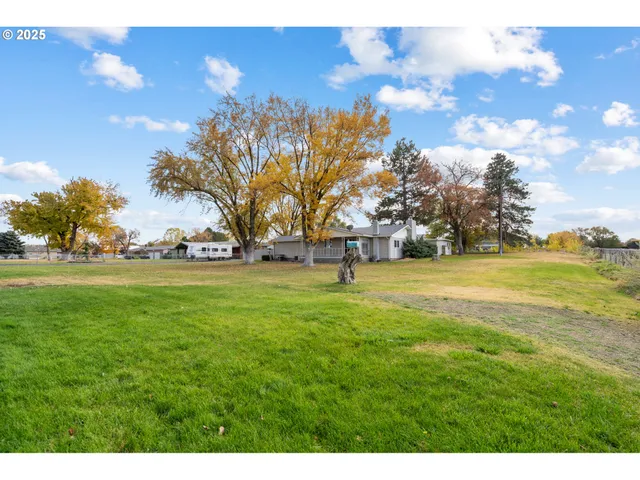 a picture of a bathroom