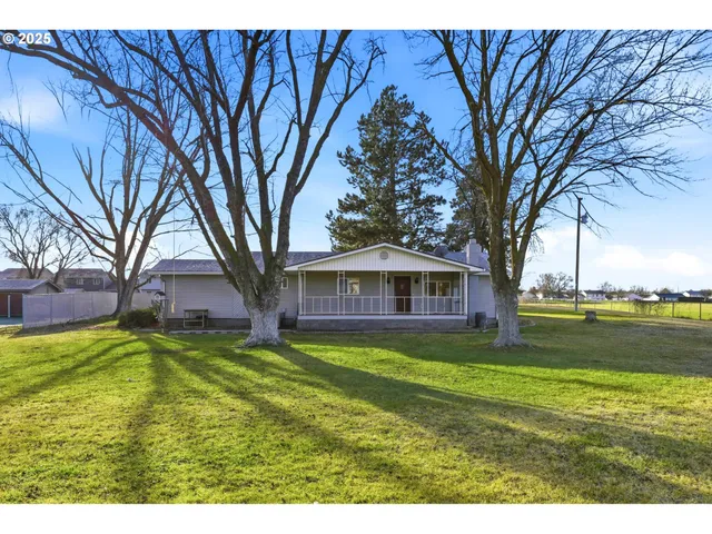 $329,900 | 1322 Northeast Gillespie Lane, Hermiston, OR 97838