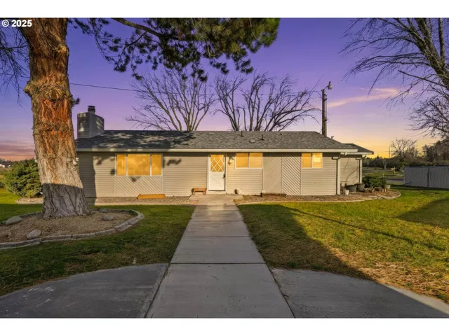 $329,900 | 1322 Northeast Gillespie Lane, Hermiston, OR 97838