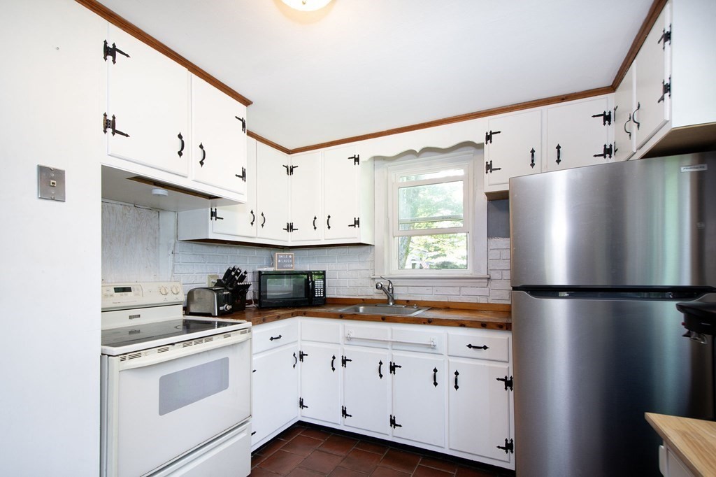 32 4th Avenue Halifax, MA 02338 - Photo 12 of 29