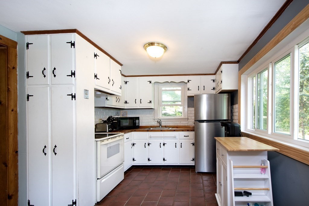 32 4th Avenue Halifax, MA 02338 - Photo 13 of 29