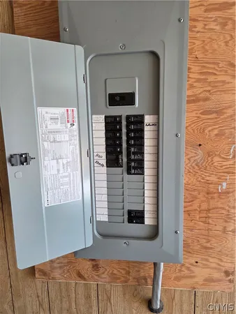 $101,200 | 220 Pleasantview Drive, Salina, NY 13088