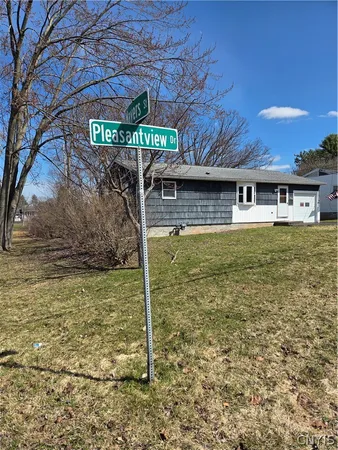 $101,200 | 220 Pleasantview Drive, Salina, NY 13088